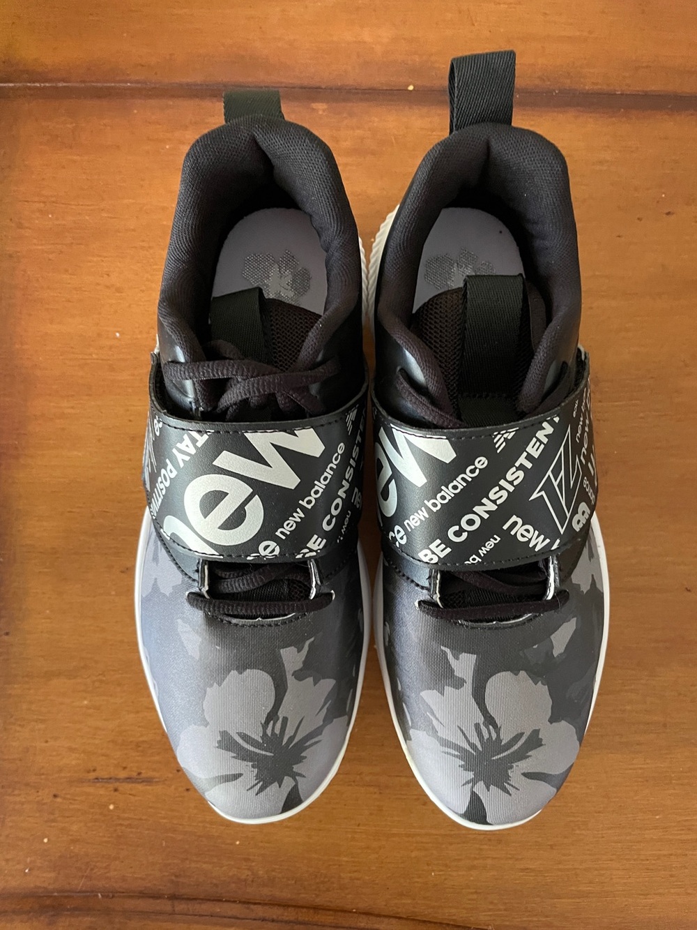 New Balance Lindor V1 Big Kid Floral Black & Grey Sz 6 Baseball Cleats JLINDPR1 - Picture 9 of 12